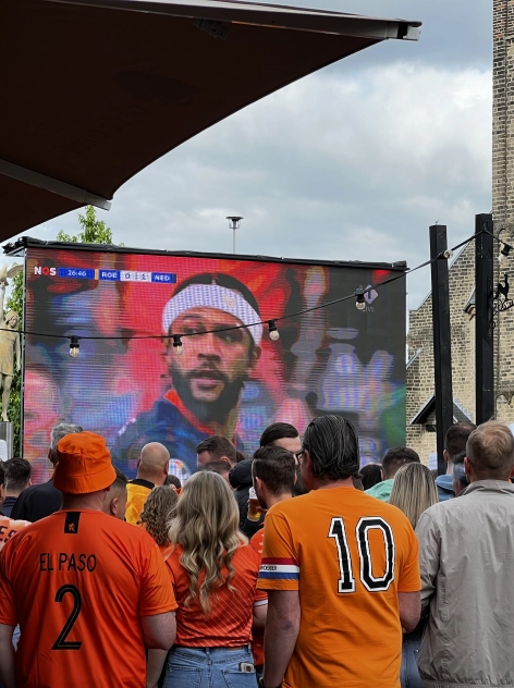 LED scherm 20m2 tijdens voetbalwedstrijd