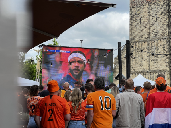LED scherm 20m2 tijdens voetbalwedstrijd