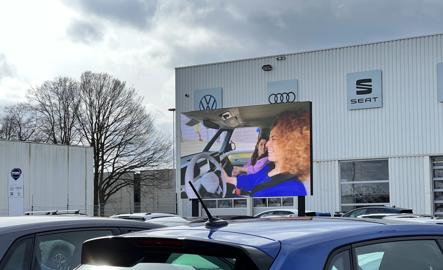 Pon Barneveld outdoor LED scherm van HOOQD