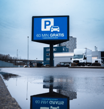 HOOQD - Beyond the screen: outdoor LED schermen op mast