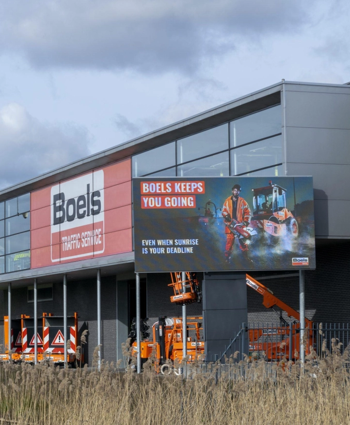 Outdoor LED signage bij Boels - HOOQD
