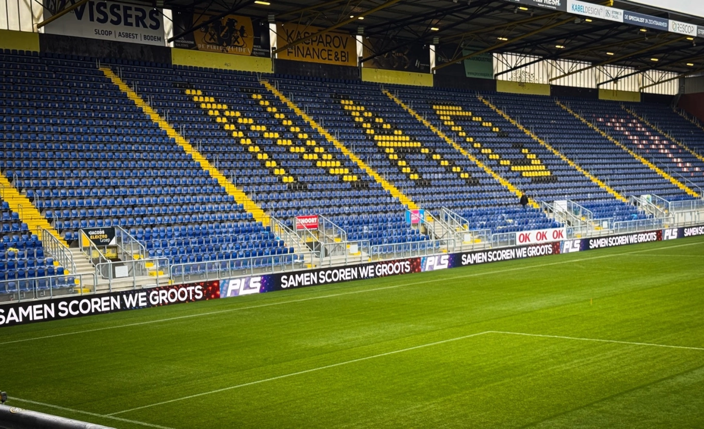 Lange rij naadloze LED boarding voor maximale zichtbaarheid bij NAC stadion