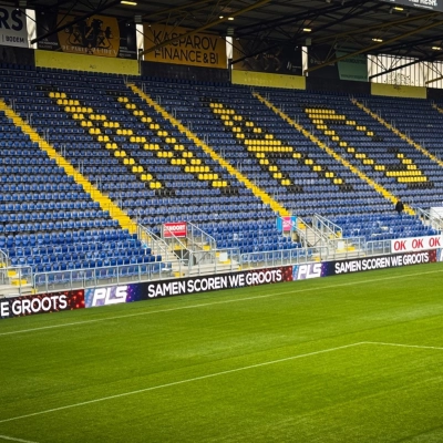 Lange rij naadloze LED boarding voor maximale zichtbaarheid bij NAC stadion