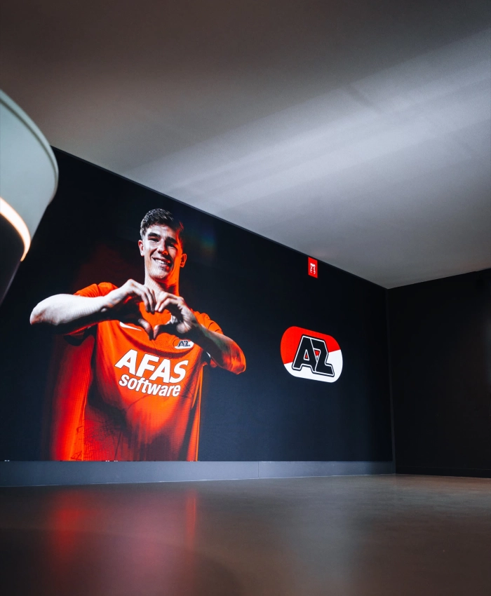 Overzichtsfoto van het AFAS stadion met naadloze digitale schermen van HOOQD
