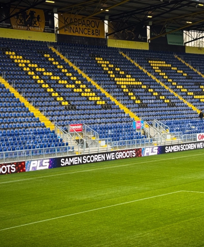 Lange rij naadloze LED boarding voor maximale zichtbaarheid bij NAC stadion