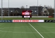 Helder outdoor LED scherm langs het hoofdveld voor maximale sponsorzichtbaarheid bij sportclubs