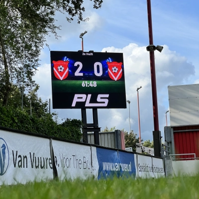 LED scorebord bij voetbalclub Harkemase Boys