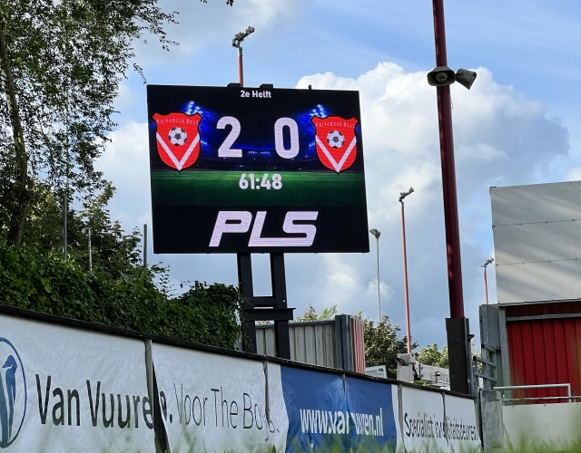 LED scorebord bij voetbalclub Harkemase Boys
