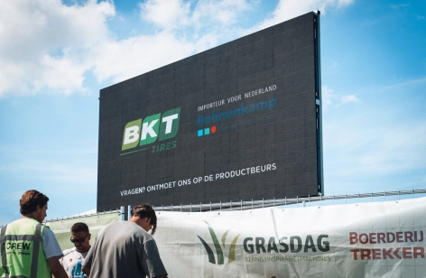 HOOQD Grasdag LED scherm sponsors